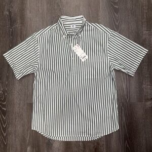 Men's Uniqlo Broadcloth Short Sleeve Polo Button Shirt Striped Size XXS Green